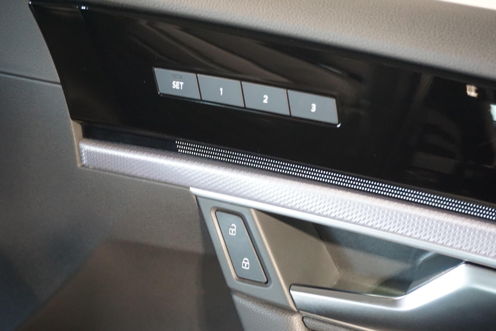 Volkswagen Touareg 3.0 TDI V6 Black Edition SUV 5dr Diesel Tiptronic 4Motion Euro 6 (s/s) (286 ps)